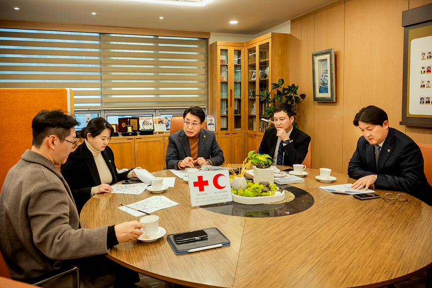 ▲ 남양주시의회는 11일 시의회 의장실에서 중부연결 민자고속도로 건설 사업 관련 간담회를 열었다 ⓒ남양주시의회 제공