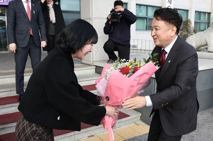 ▲ 김영환 충북지사가 11일 괴산군을 방문, 주요 현안사업장을 점검하고 주민과 소통하는 시간을 가졌다. ⓒ괴산군