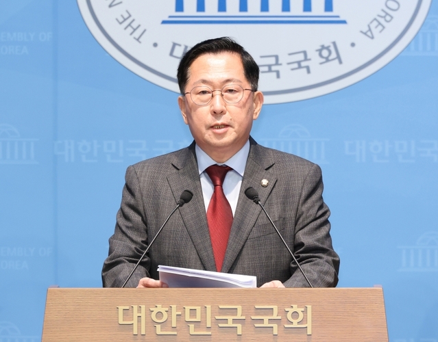 ▲ 지난해 9월 16일 유용원 국민의힘 의원이 서울 여의도 국회 소통관에서 '군 모의탄 폭발사고'와 관련해 기존 모의탄 전수조사 및 안전성 확보 신규 모의탄 개발 착수 등을 촉구하는 기자회견을 하는 모습. ⓒ뉴시스