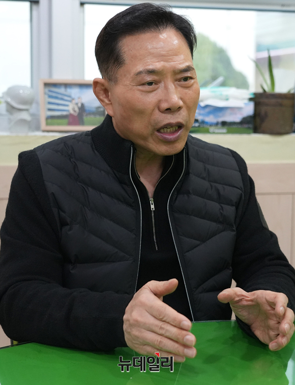 ▲ 손현보 세계로교회 목사가 18일 부산 강서구에 위치한 세계로교회에서 뉴데일리와 인터뷰를 하고 있다. ⓒ임찬웅 기자