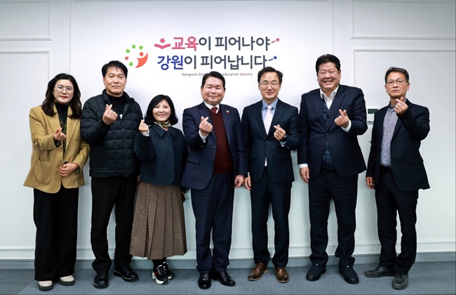 ▲ 태백시가 11일 신경호 강원특별자치도교육감과 면담을 갖고, 겨울철 학생 안전 확보와 교육환경 개선을 위한 주요 교육 현안을 건의했다. ⓒ태백시