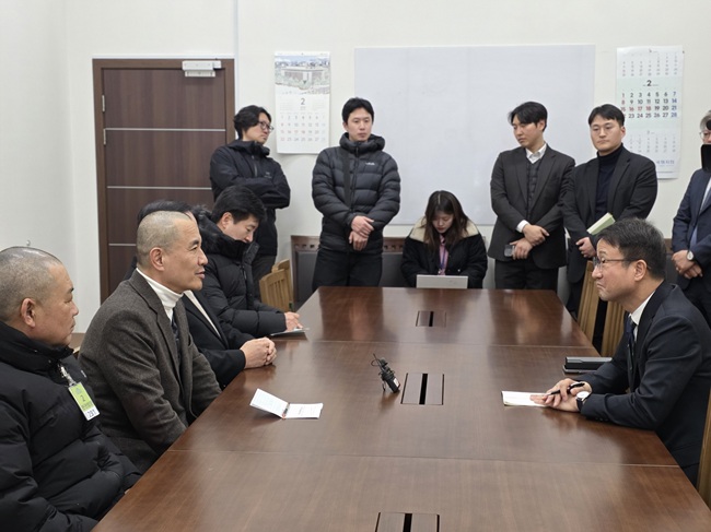 ▲ 김진태 강원특별자치도지사와 한기호 국회의원, 김시성 강원특별자치도의회 의장이 강원특별법 3차 개정안의 조속한 통과를 촉구하며 더불어민주당 한병도 원내대표와 면담을 가졌다. ⓒ강원특별자치도