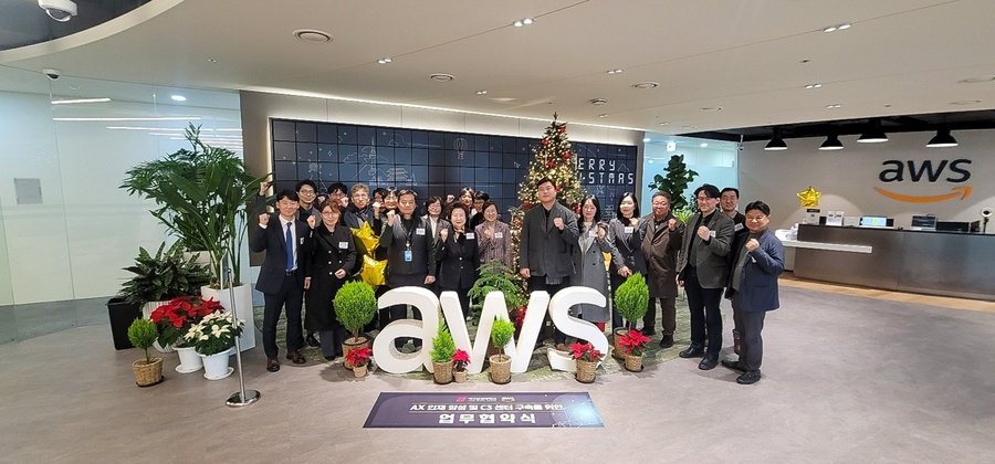 ▲ 지난 12월 서울 강남 소재 AWS코리아 사무실에서 대구보건대학교와 AWS 관계자들이 상호협력을 위한 협력 관계를 구축 후 기념촬영을 하고 있다.ⓒ 대구보건대