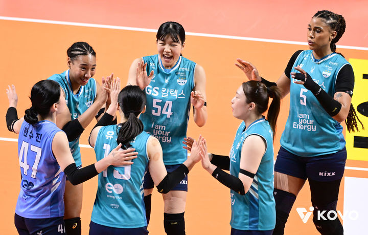 ▲ GS칼텍스가 4연승을 달리며 4위로 올라섰다.ⓒKOVO 제공