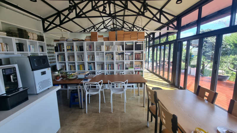 ▲ 시에그린 휴게공간 및 도서관.ⓒ한국문화예술위원회