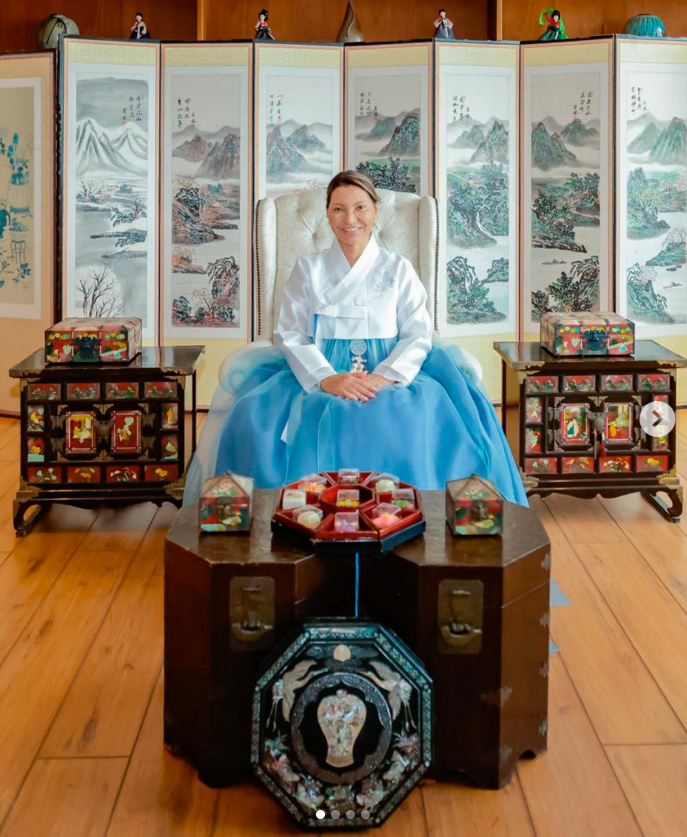 ▲ 브라질 대통령 영부인 호잔젤라 다시우바 여사가 최근 한인 커뮤니티로부터 받은 한복을 입은 모습. ⓒ다시우바 여사 인스타그램