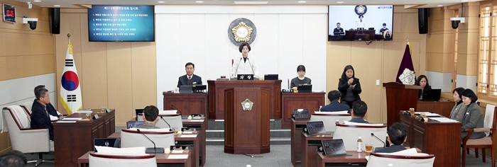▲ 11일 태안군의회 본회의장에서 열린 제319회 임시회 모습.ⓒ태안군의회