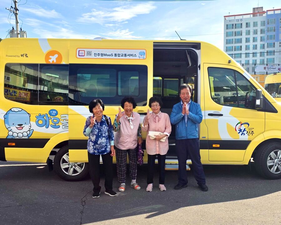 ▲ 진주시는 지난해 10월 운행을 개시한 하모콜버스가 시민의 교통 복지 향상과 관광객의 이동 편의 증진뿐만 아니라 운수업계와의 상생에도 기여하고 있다.ⓒ진주시