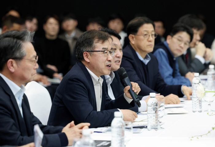 ▲ 전형식 충남도 정무부지사가 12일 아산 모나밸리에서 금융위원회와 한국산업은행 주관으로 '찾아가는 국민성장펀드 사업설명회'에서 인사말을 하고 있다.ⓒ충남도