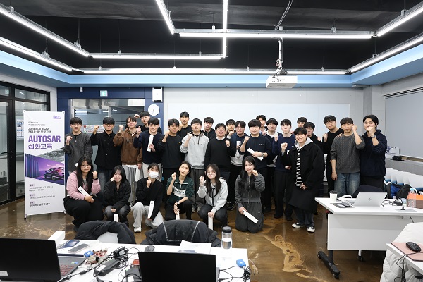 ▲ 충북대 미래자동차 혁신융합대학사업단 'AUTOSAR 심화 교육'