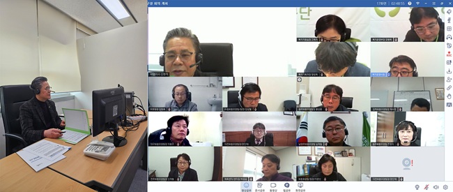 ▲ 한국보훈복지의료공단 신현석 사업이사(왼쪽)가 전국 보훈복지시설 원장들과 화상회의를 진행하고 있다. ⓒ한국보훈복지의료공단