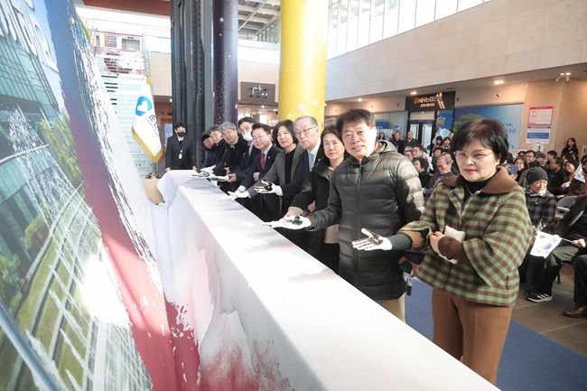 ▲ 춘천시가 태극기 달기를 일상 속 문화로 정착시키기 위한 '태극기 달기 범시민운동'의 두 번째 이야기를 본격 추진한다. ⓒ춘천시