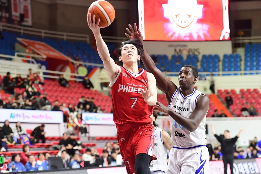 ▲ 현대모비스가 삼성을 꺾고 2연승을 달렸고, 삼성은 5연패에 빠졌다.ⓒKBL 제공