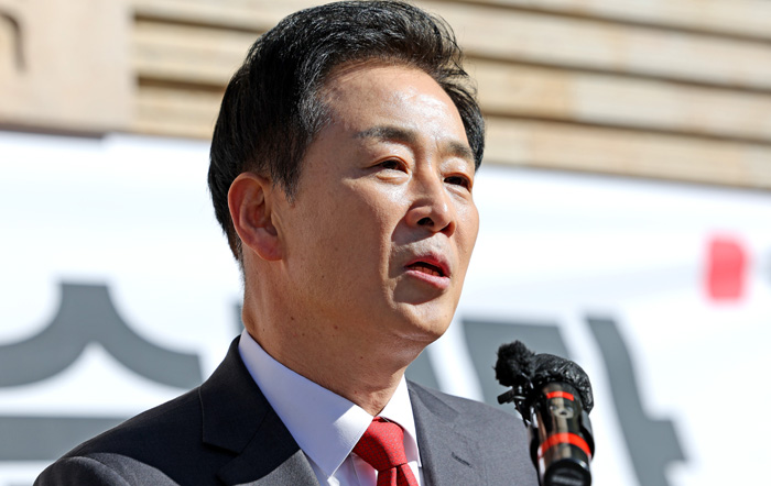 ▲ 유영하 국민의힘 의원(대구 달서구갑)이 지난 9일 대구 중구 인교동 삼성상회 옛터 앞에서 지방선거 대구시장 출마 선언 의사를 밝히는 모습. ⓒ뉴시스