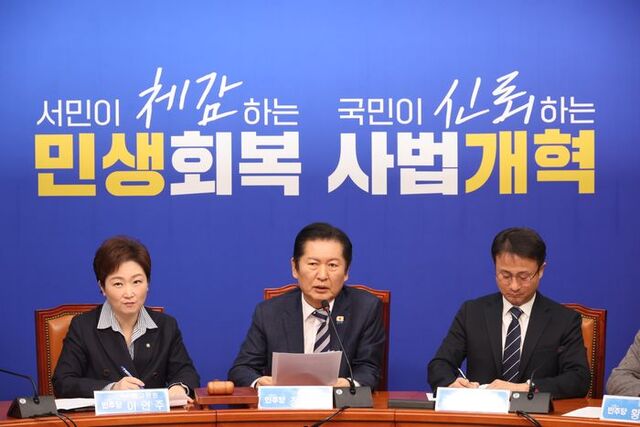 ▲ 정청래 더불어민주당 대표가 13일 오전 국회에서 열린 최고위원회의에서 발언을 하고 있다. ⓒ연합뉴스