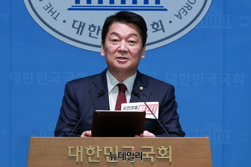 ▲ 안철수 국민의힘 대표 후보가 지난해 8월 20일 국회 소통관에서 현안 관련 기자회견을 하는 모습. ⓒ이종현 기자