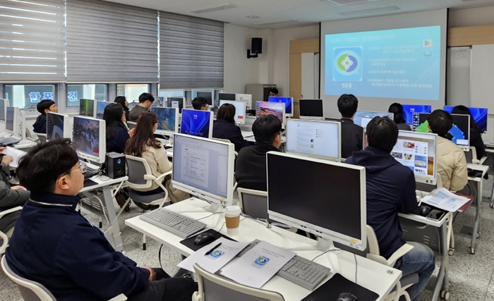 마을방송 넘어 군정 알림까지… 영동군 '영동톡' 활용 확대