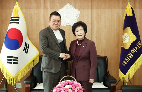 ▲ 오관영 의장은 본지와의 적극적인 협력을  약속했다.ⓒ대전동구의회