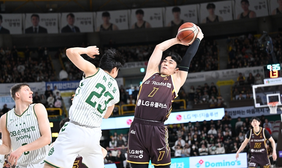 ▲ LG가 DB를 꺾고 1위 자리를 굳건히 지켜냈다.ⓒKBL 제공