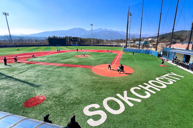 ▲ 속초시야구소프트볼협회에서 주관한 2026 야구 동계 전지훈련 윈터리그가 지난 9일부터 14일까지 6일 간의 일정을 성공적으로 마쳤다. ⓒ속초시