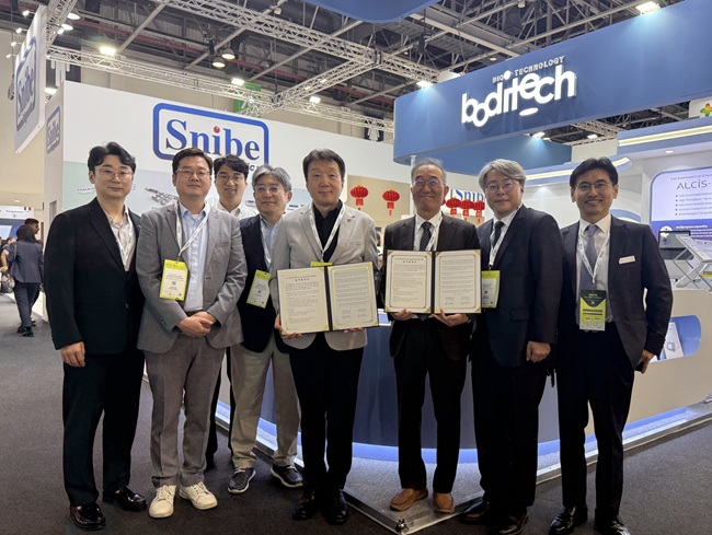 ▲ 강원테크노파크는 World Health Expo Labs (WHX Labs) 참가기업인 체외진단 전문기업 바디텍메드(주)와 의료·바이오 분야 글로벌 협력 및 제조 AX (AI Transformation)를 선도하기 위한 업무협약(MOU)을 체결했다. ⓒ강원테크노파크