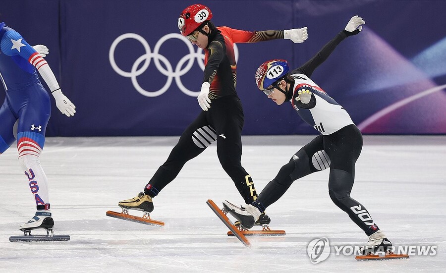 ▲ 쇼트트랙 남자 대표팀 황대헌과 임종언이 2026 밀라노·코르티나담페초 동계올림픽 남자 500ｍ 예선에서 탈락했다.ⓒ연합뉴스 제공