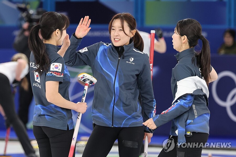 ▲ 한국 여자 컬링이 중국을 넘고 2연승을 달렸다.ⓒ연합뉴스 제공