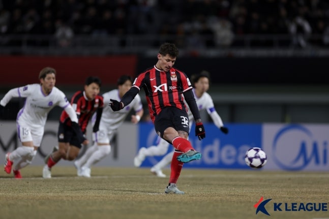 ▲ FC서울이 후반 추가시간 2골을 내주며 히로시마와 2-2 무승부를 기록했다.ⓒ한국프로축구연맹 제공