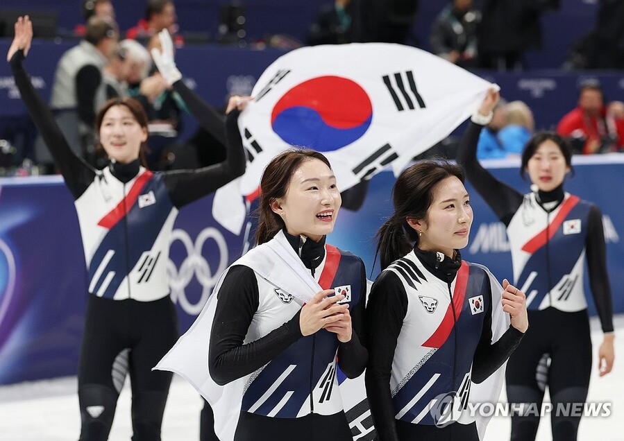 ▲ 한국 여자 쇼트트랙 대표팀이 2026 밀라노 동계올림픽 쇼트트랙 여자 3000m 계주에서 금메달을 목에 걸었다.ⓒ연합뉴스 제공