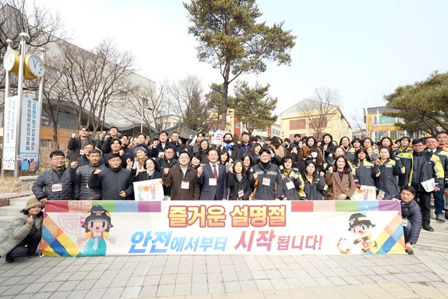 ▲ 홍천군이 지난 13일 설맞이 전통시장 장보기 두 번째 행사를 진행했다. ⓒ홍천군