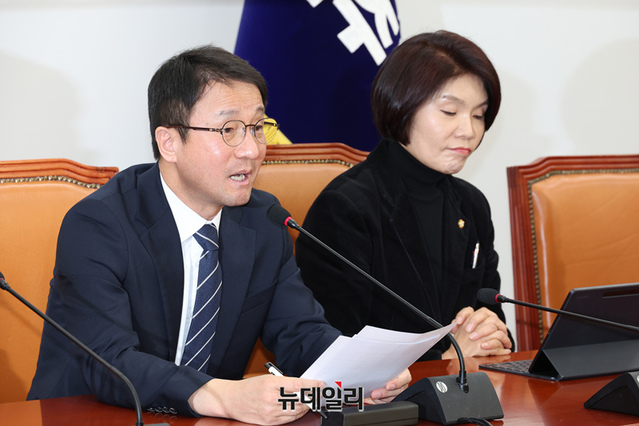 ▲ 한병도 더불어민주당 원내대표가 19일 국회에서 열린 정책조정회의에서 발언하고 있다. ⓒ이종현 기자