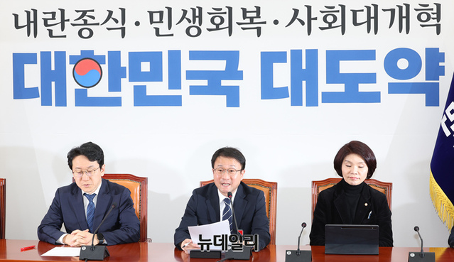 ▲ 한병도 더불어민주당 원내대표가 19일 국회에서 열린 정책조정회의에 참석하고 있다. ⓒ이종현 기자