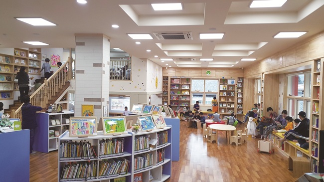 ▲ 화천 어린이 도서관 내부 모습. ⓒ화천군