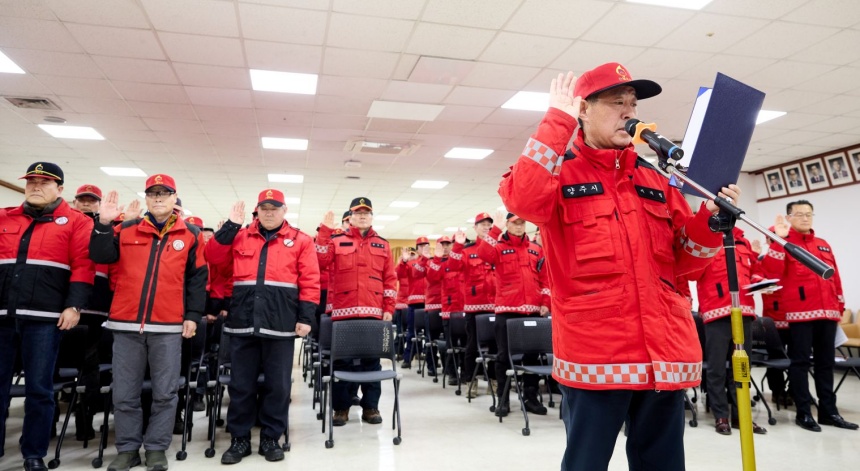 ▲ 양주시는 지하 대회의실에서 산림재난대응단 및 산불감시원 발대식을 개최했다 ⓒ양주시 제공