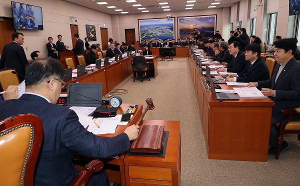 ▲ 사진은 지난 10일 국회에서 국회 국토교통위원회 전체 회의가 열리고 있는 모습.ⓒ연합뉴스