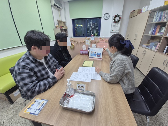 ▲ 잠복결핵치료 교육 모습. ⓒ동해시