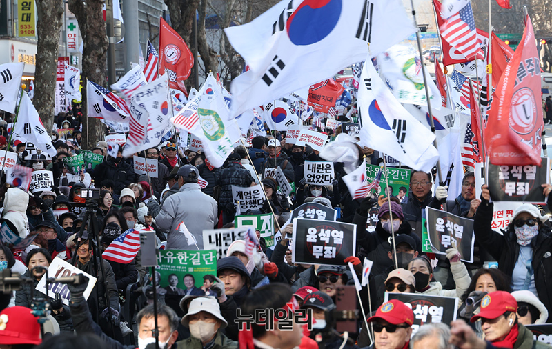 [영상] 尹선고 앞두고 '공소기각' 촉구 집회