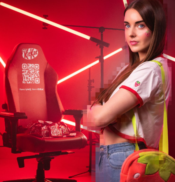 ▲ 킷캣의 브레이크 체어와 호주 유명 스트리머 '루저프루트'. ⓒ더워크