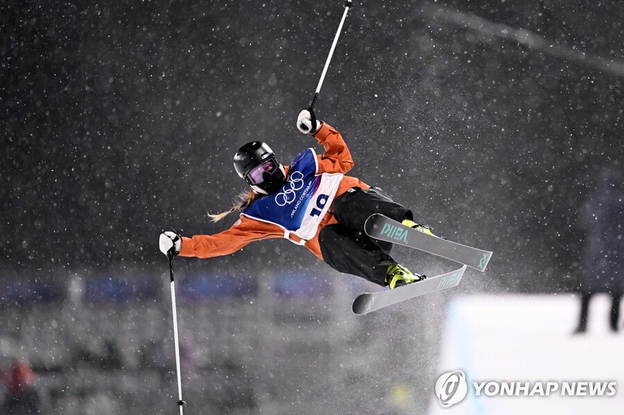 ▲ 2026 밀라노 동계올림픽 프리스타일 스키 여자 하프파이프 종목에 나선 김다은과 이소영이 예선 탈락했다.ⓒ연합뉴스 제공