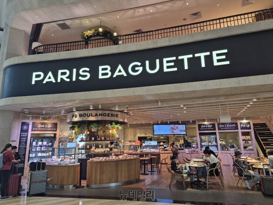 ▲ 쥬얼창이에 위치한 파리바게뜨 점포 전경ⓒ조현우 기자