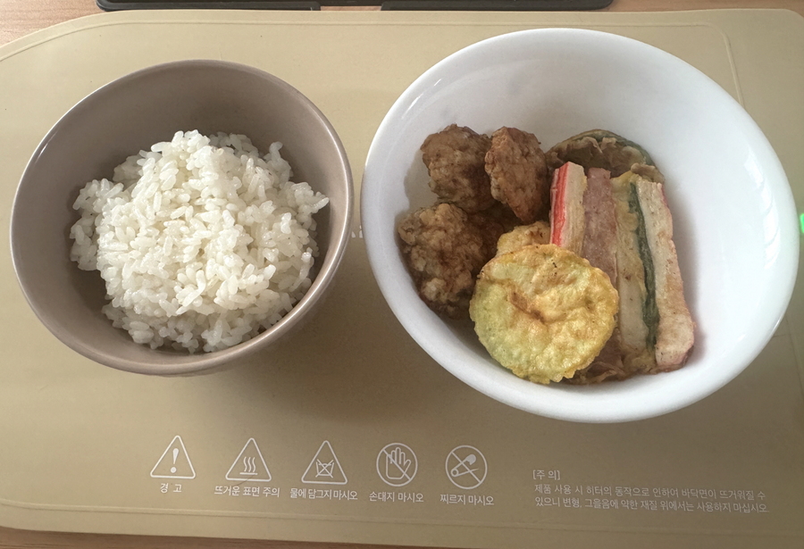 ▲ 밥과 명절때 만든 각종 전을 대상으로도 실험해봤다. ⓒ김재홍 기자