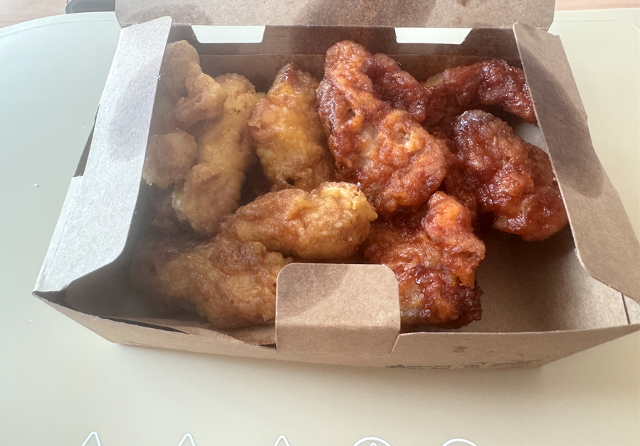 ▲ 치킨도 차갑지 않게 보온을 해서 먹을 수 있었다. ⓒ김재홍 기자