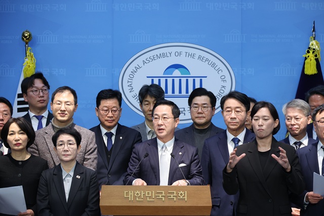 ▲ 이재명 대통령 사건 공소 취소·국정조사 추진 의원 모임 상임대표인 박성준 더불어민주당 의원이 지난 12일 국회 소통관에서 발언하는 모습. ⓒ뉴시스