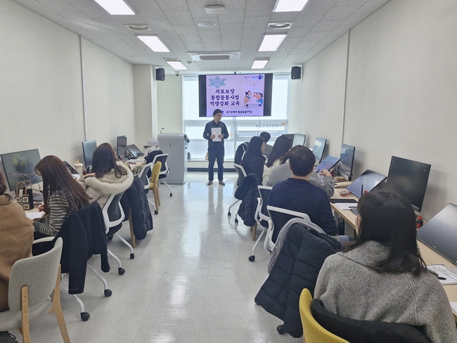 ▲ 보은군이 사업 추진을 위해 12일 읍·면 통합돌봄 담당자 교육을 실시하고 통합돌봄 정책 이해와 업무 절차, 시스템 운영 방안을 공유하고 있다. ⓒ보은군