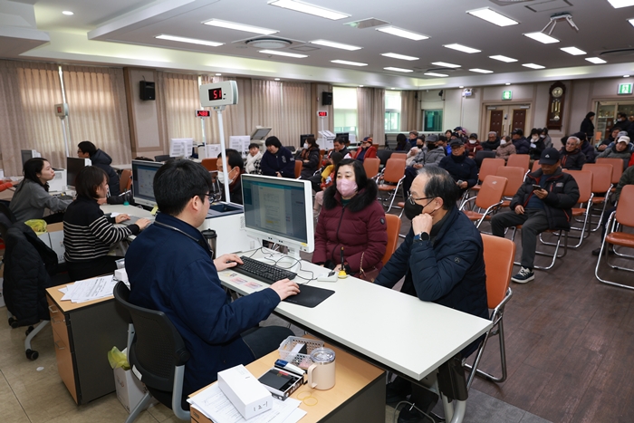 ▲ 민생지원금 지급 현장. ⓒ영동군