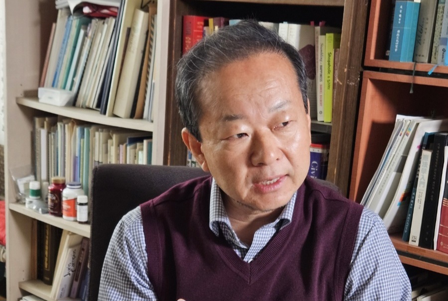 저명 헌법학자, 與 사면금지법 큰 우려 "헌법상 삼권분립 위배, 평등권까지 줄줄이 침해"