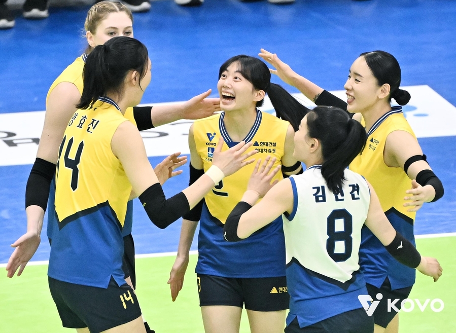 ▲ 현대건설이 기업은행을 꺾고 선두 도로공사를 맹추격했다.ⓒKOVO 제공