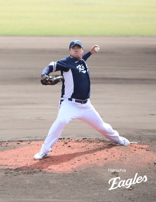 ▲ '괴물 투수' 류현진이 16년 만에 태극마크를 달고 마운드에 올랐다.ⓒ한화 이글스 제공