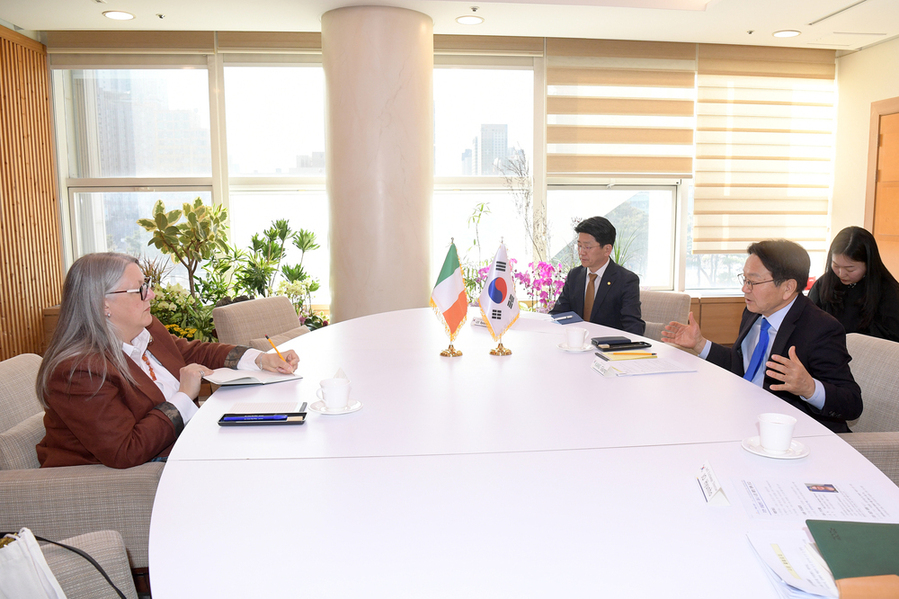 강기정 시장, 윈트럽 주한아일랜드 대사 접견… 광주시-아일랜드 경제·문화·종교 협력 강화