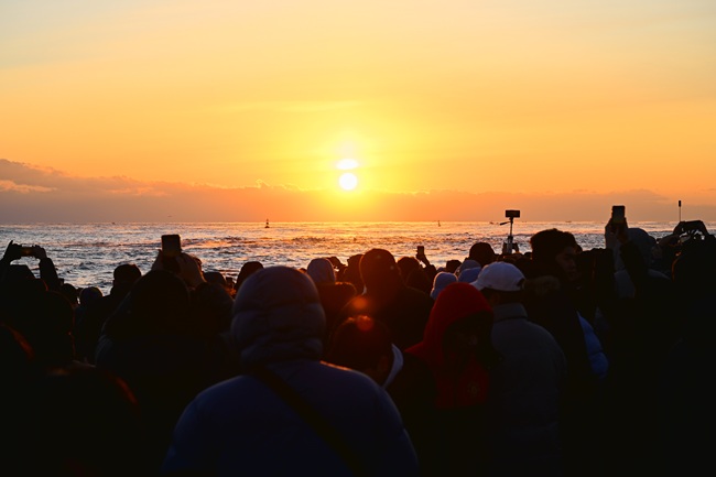 ▲ 지난 1월 1일 속초해수욕장 일출 모습. ⓒ속초시